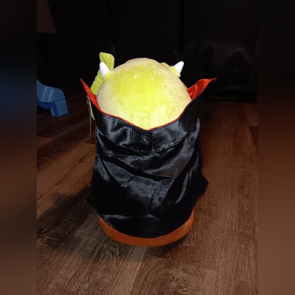 Disney Monsters Inc. Mike Wazowski 20" Vampire Pumpkin Halloween Greeter Plush - Picture 4 of 7